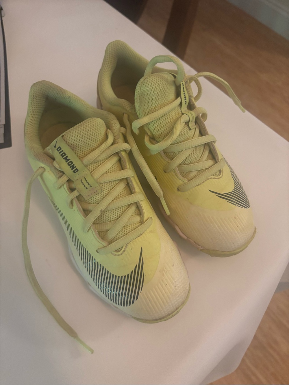 Nike Kids' Yellow baseball cleats GUC